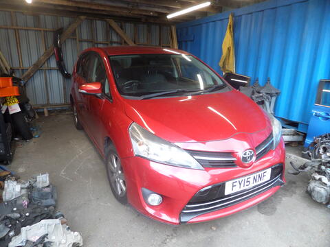 Breaking Toyota Verso for spares #1