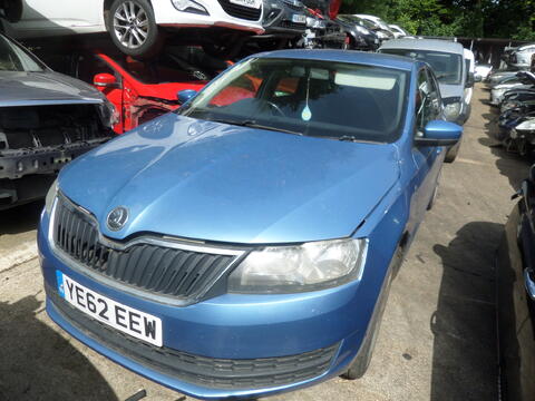 Breaking Skoda Rapid 2012 for spares #1